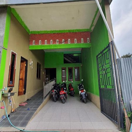 Oyo 3969 Villa Bu Kris Mojokerto 외부 사진