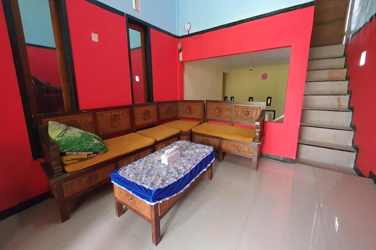 Oyo 3969 Villa Bu Kris Mojokerto 외부 사진