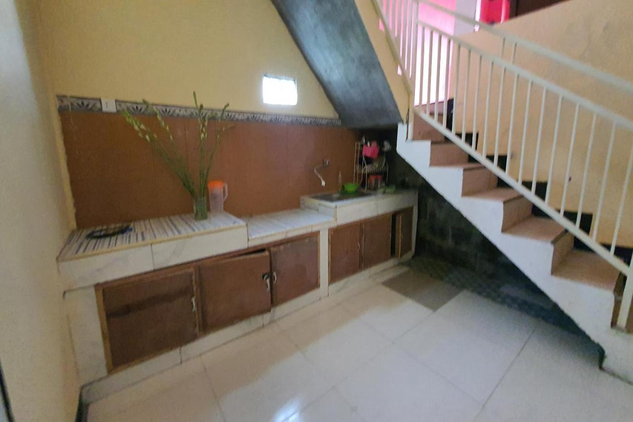 Oyo 3969 Villa Bu Kris Mojokerto 외부 사진